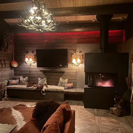 Historical & Exclusive - In-out - 18 People