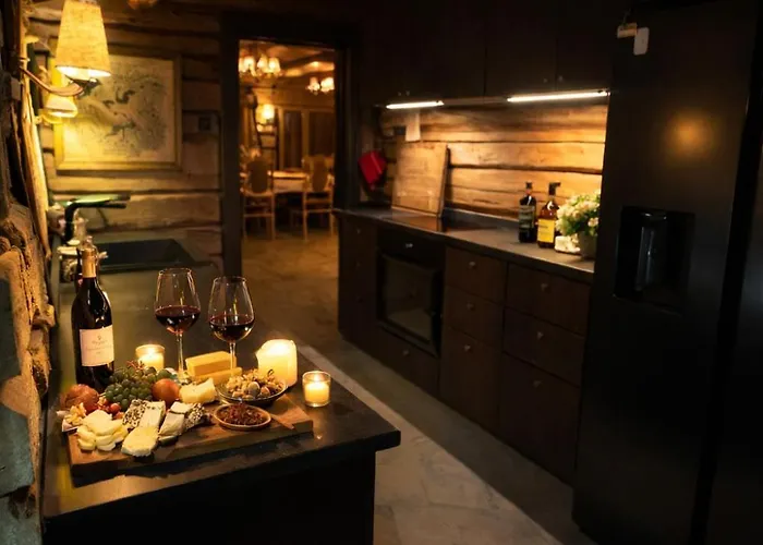 Historical & Exclusive - In-out - 18 People *